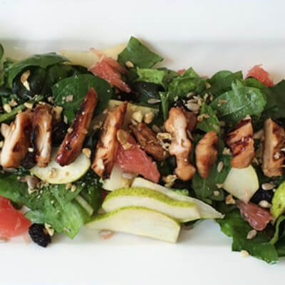 Салат из шпината с индейкой, грушей и грейпфрутом